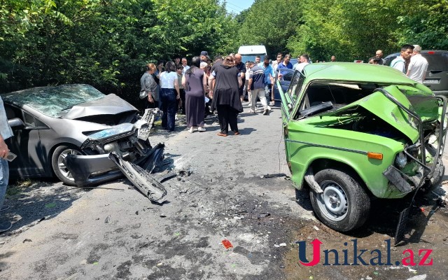 Qaxda qəza oldu, yaralılar var- FOTOLAR Qaxda qəza oldu, yaralılar var- FOTOLAR
